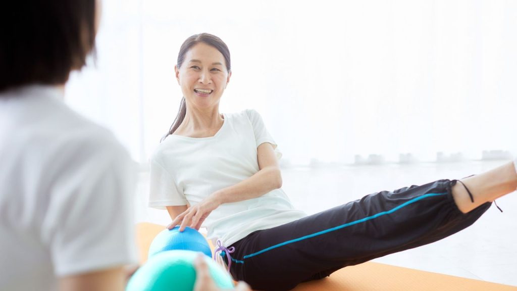 بهترین حرکات فیزیوتراپی برای دیسک کمر