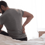 بهترین روش خوابیدن برای رفع قوز کمر | روش های نوین 1404