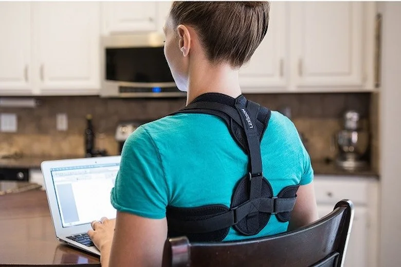 تصویری از درمان کیفوز کمر در نوجوانان