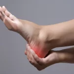 علت درد کف پا چیست؟ بررسی علت، علائم و روشهای درمان